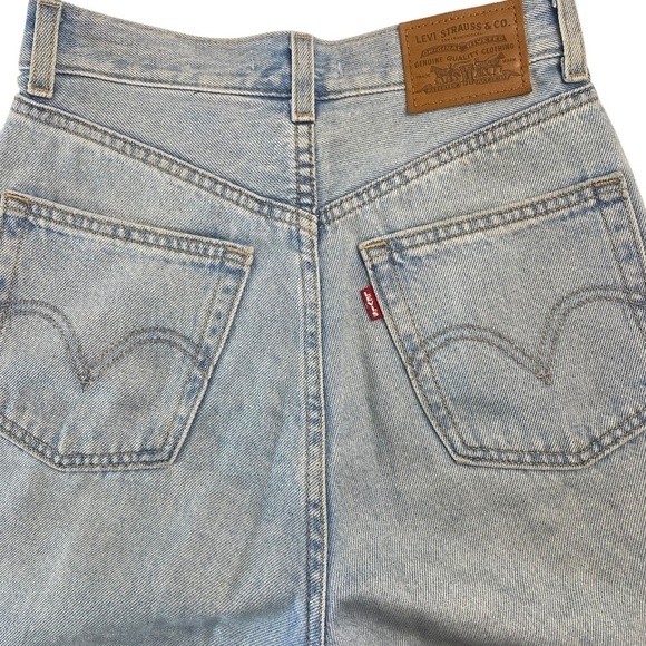 LEVI’S Premium High Loose Jean Light Wash Size 24 x 31” - Picture 5 of 9